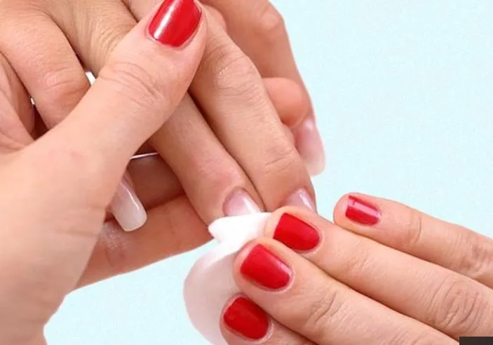 बिना रिमूवर ऐसे नैचुरली हटा सकती हैं नेल पेंट, ये हैं आसान हैक्स