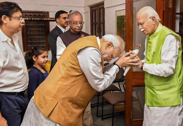 लाल कृष्ण आडवाणी को 94वें जन्मदिन की बधाई देने उनके आवास पहुंचे पीएम मोदी, शाह और जे पी नड्डा