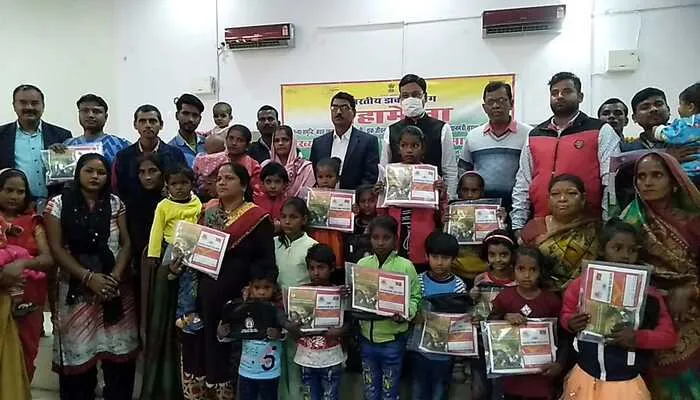 अयोध्या में उत्कृष्ट कर्मचारियों व ग्रामीण डाक सेवकों को किया गया पुरस्कृत