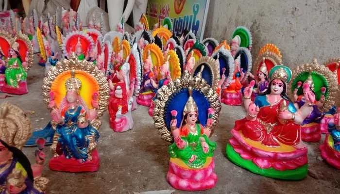 लखनऊ: पुरानी मूर्तियों का सम्मान के साथ होगा विसर्जन, जानें पूरा मामला…