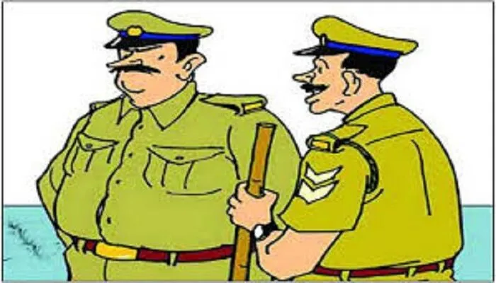 मेरठ में 12 पुलिस वालों की कटेगी एक महीने की तनख्वाह