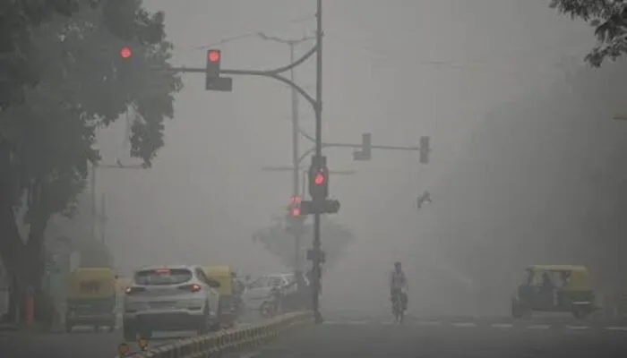 लखनऊ: पटाखों ने हवाओं में फैलाया जहर, सांस लेना हुआ मुश्किल