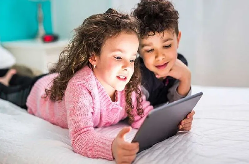 बच्चों को ज्यादा देर तक न देखने दें टीवी और मोबाइल, Concentration पर पड़ सकता है असर!