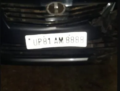 बदायूं: सीएम योगी के स्वागत में होर्डिंग लगा रहे दो मजदूरों को इनोवा गाड़ी ने कुचला, हालत गंभीर