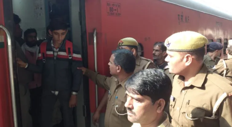 बरेली: अवध असम एक्सप्रेस में बच्चे की अपहरण की सूचना, जीआरपी ने सकुशल बरामद किया