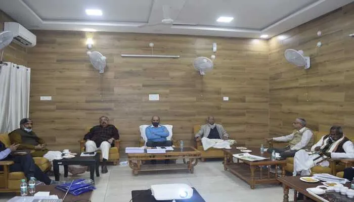 अयोध्या: चेयरमैन नृपेंद्र मिश्र की अध्यक्षता में हुई राम मंदिर निर्माण समिति की बैठक