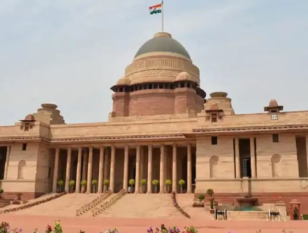 Rashtrpati Bhavan: सुरक्षा में बड़ी लापरवाही, शराब के नशे में राष्ट्रपति भवन में जबरन घुसे 2 लोग, गिरफ्तार