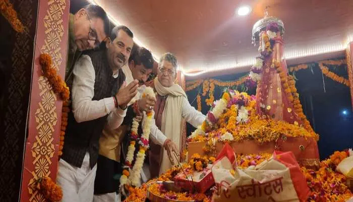 माता अन्नपूर्णा की पुनर्स्थापना यात्रा अयोध्या से हुई रवाना