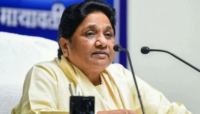 कानून व्यवस्था के मामले में भाजपा सपा के नक्शेकदम पर : मायावती
