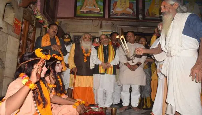 अयोध्या: भरत यात्रा में 150 साधु-संत चित्रकूट के लिए हुए रवाना, गाजे-बाजे के साथ निकली 48वीं यात्रा