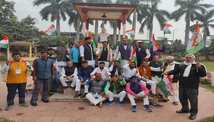 अयोध्या: कांग्रेस ने मनाया विजय दिवस, निकाली यात्रा