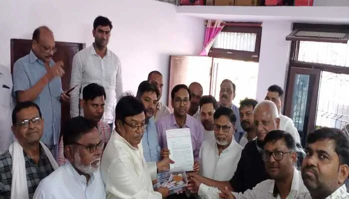 अयोध्या: घाटे में राइस मिलर्स, जिलाधिकारी को सौंपा दस सूत्रीय ज्ञापन