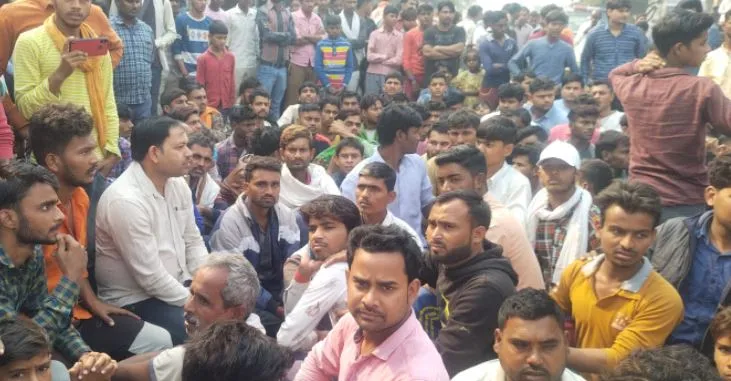 शाहजहांपुर: ढाई गांव में युवक की गोली मारकर हत्या, गुस्साए ग्रामीणों ने लगाया जाम