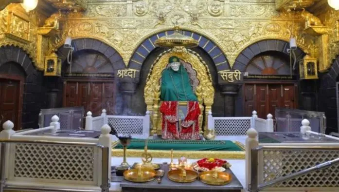 अब प्रतिदिन 25 हजार श्रद्धालु कर सकेंगे शिरडी साईबाबा मंदिर में दर्शन, 10 हजार श्रद्धालुओं को और मिली मंजूरी