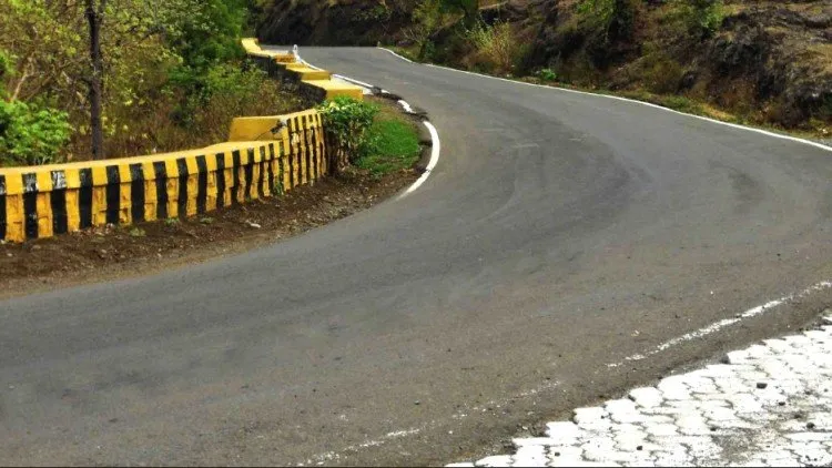 पीलीभीत: एक दिन की प्रधान बनीं राखी ने सड़क का किया शिलान्यास