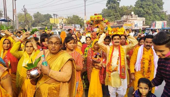 हरदोई: धूमधाम से किया गया श्रीमद्भागवत कथा का शोभायात्रा
