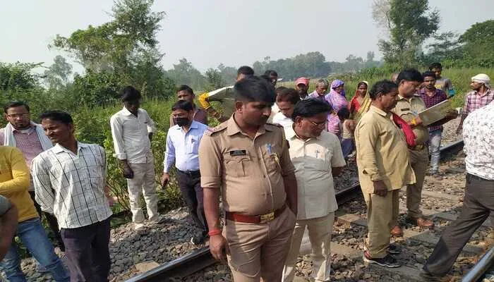 बाराबंकी: संदिग्ध परिस्थितियों में मिला शिक्षिका का शव, सूचना के बाद भी नहीं आया पति