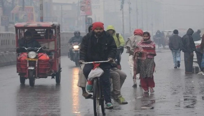 उत्तर प्रदेश में बूंदाबांदी ने दी सर्दी की आहट