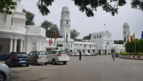 दिल्ली विधानसभा के विशेष सत्र से भाजपा का एक विधायक निलंबित, दो को निकाला गया बाहर