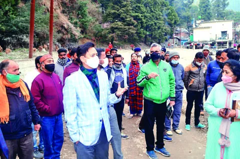 सूखाताल प्रोजेक्ट के निरीक्षण को पहुंचे कुमाऊं आयुक्त दीपक रावत, रिचार्जिंग जोन की गुणवत्ता को लेकर दिए निर्देश