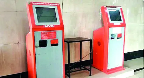 हल्द्वानी: टिकट खिड़की से लेकर प्लेटफॉर्म तक अव्यवस्थाओं का अंबार, हालात-ए- कुमाऊं प्रवेश द्वार