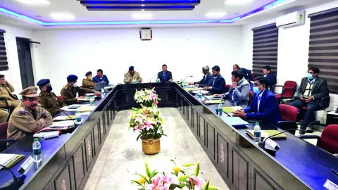 रुद्रपुर: विधानसभा चुनाव 2022 को लेकर यूपी-उत्तराखंड के पुलिस और प्रशासनिक अधिकारियों की हुई बैठक