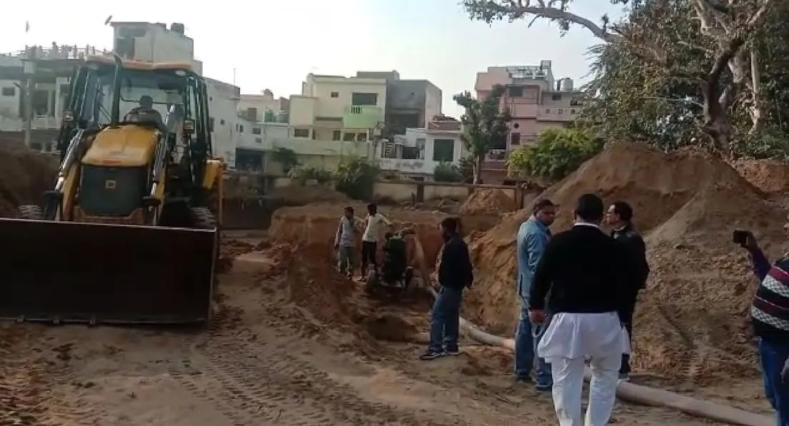 बरेली: 2.90 करोड़ से टंकी निर्माण में क्षतिग्रस्त हुई पाइप लाइन