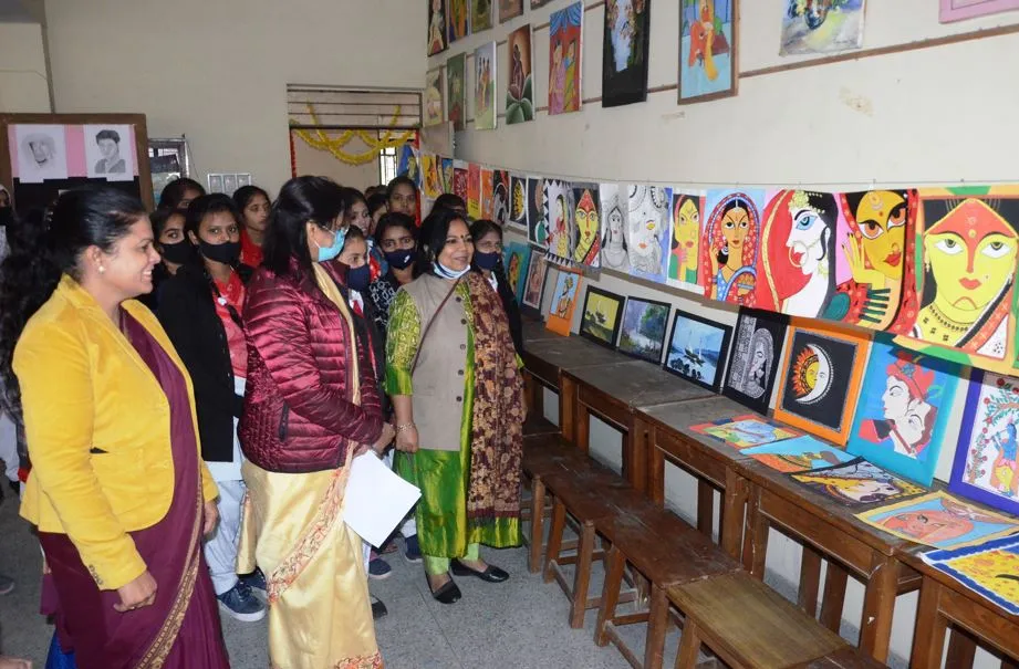 बरेली: पेंटिंग को ऑनलाइन माध्यम से जोड़कर कमाई का बनाएं जरिया