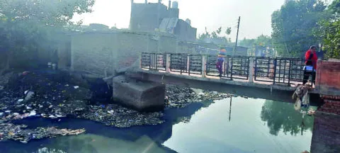 रुद्रपुर : टूटने के दो माह बाद भी नहीं बन सका कल्याणी का पुल, खतरे में राहगीरों का सफर