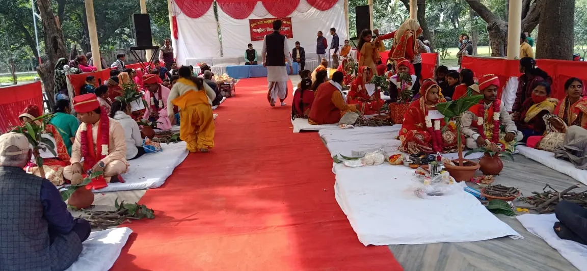 बरेली: सामूहिक विवाह कार्यक्रम में छह जोड़ों ने लिए सात फेरे