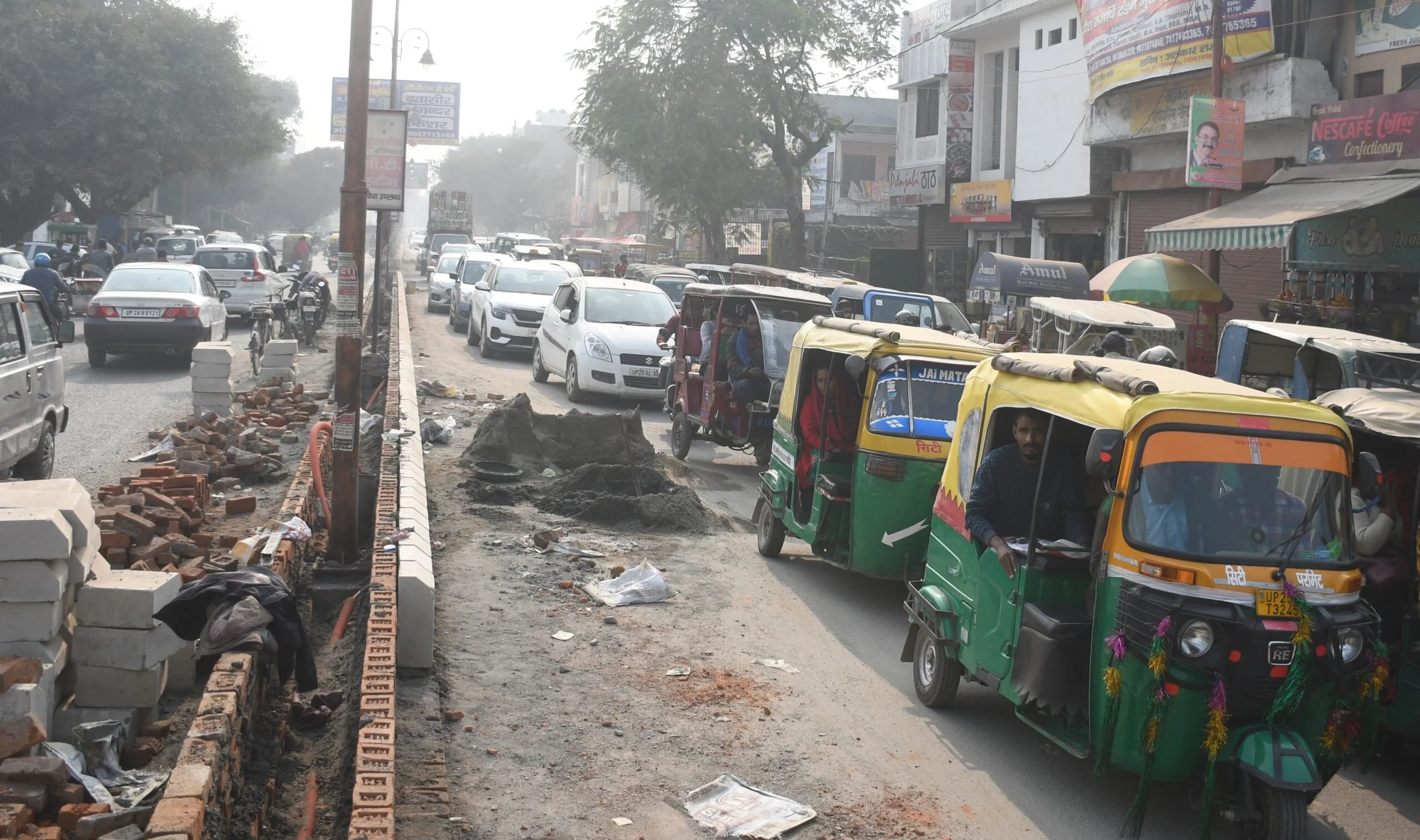 बरेली: ठोस के बजाय खोखले डिवाइडर की मजबूती पर उठे सवाल