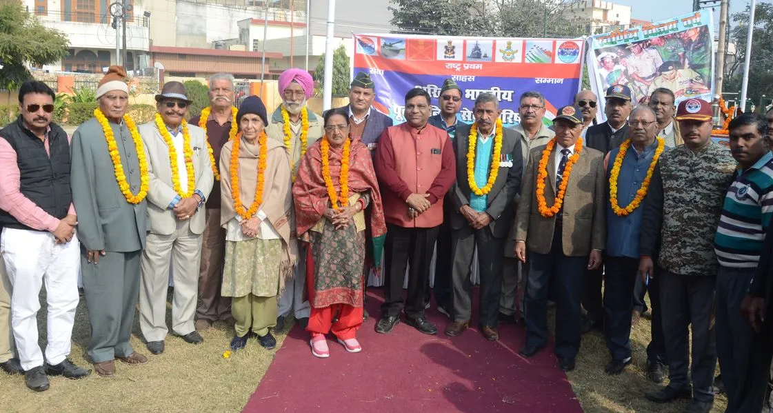 बरेली: विजय दिवस के उपलक्ष्य में वीर नारियों को किया सम्मानित