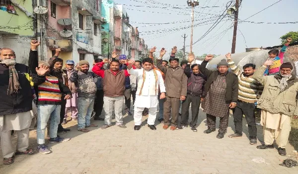 रामपुरः पानी की किल्लत को लेकर नगर पालिका के खिलाफ प्रदर्शन