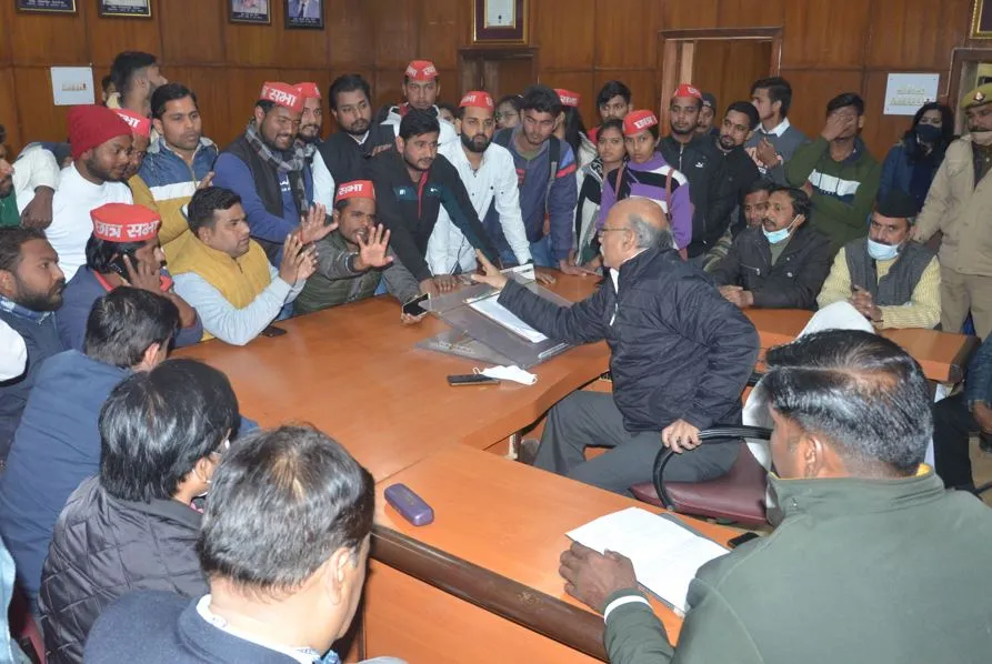 बरेली: सछास ने प्राचार्य का किया घेराव