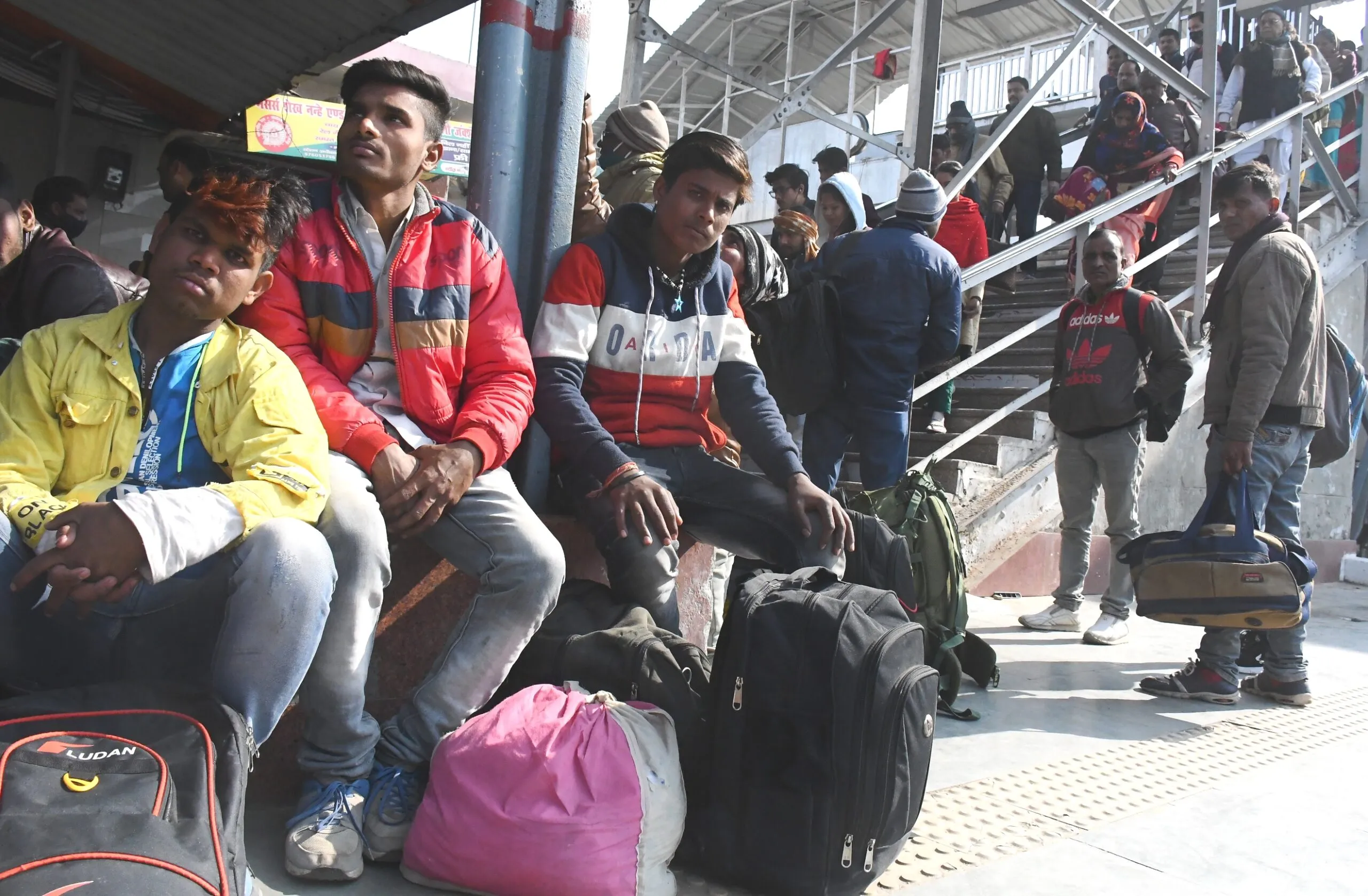 बरेली: जंक्शन पर कामाख्या एक्सप्रेस को शार्ट टर्मिनेट किया, यात्रियों का हंगामा