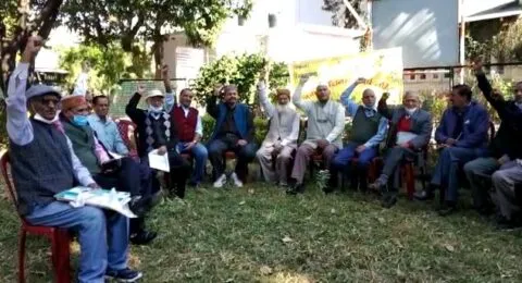 हल्द्वानी: पेंशनर्स बोले- सुविधाएं देने के बजाय जेब पर डाका डाल रही है सरकार