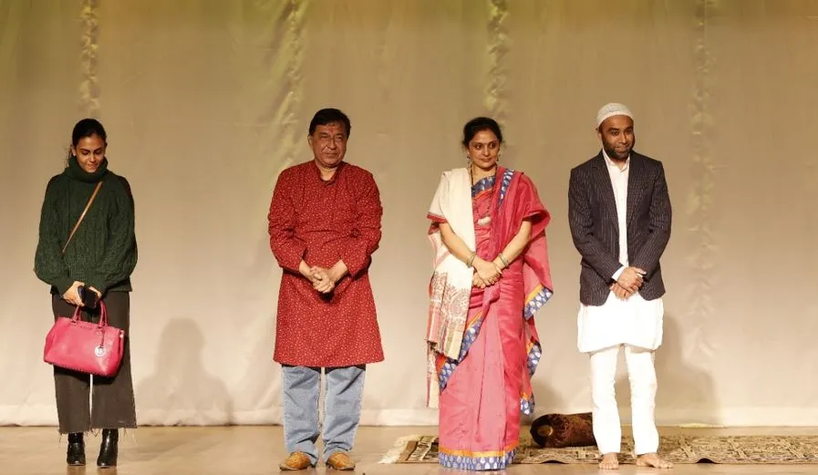 बरेली: हास्य, व्यंग्य और भावनाओं से सराबोर नाटक इनसे मिलिए का मंचन