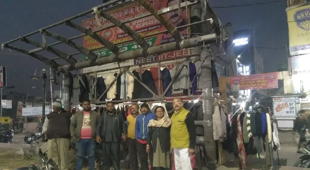 बरेली: आदर्श रोड से अवैध बस शेड न हटाने पर सड़क पर उतरे लोग
