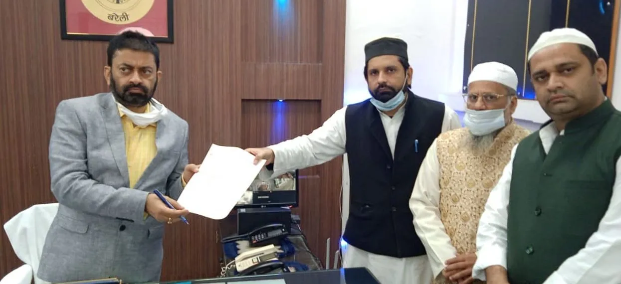 बरेली: वसीम रिजवी के खिलाफ सौंपा जिलाधिकारी को ज्ञापन