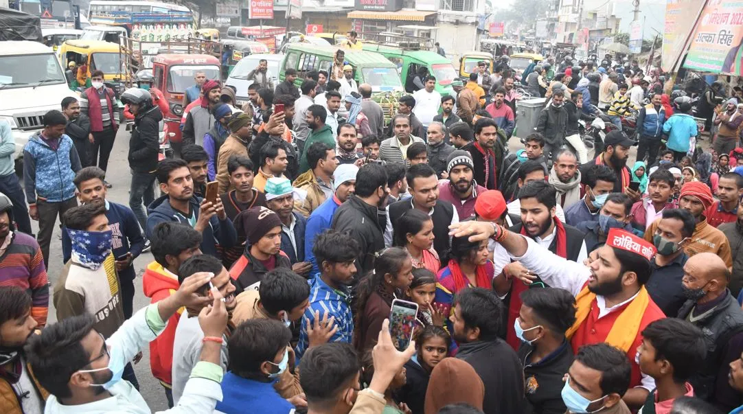 बरेली: बिचपुरी की जमीन को लेकर किसानों का हंगामा