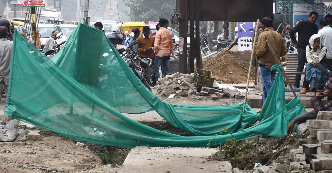 बरेली: दबाव पड़ा तो सड़कों के काम हुए तेज, नाले पड़े अधूरे
