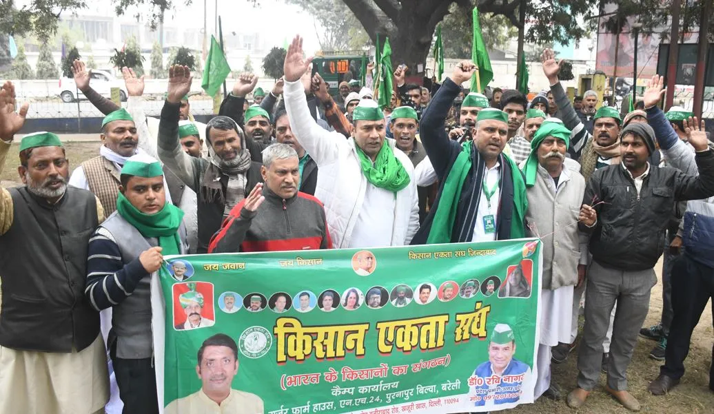 बरेली: बिचौलियों को धान बेचने को मजबूर कर रहे केंद्र प्रभारी