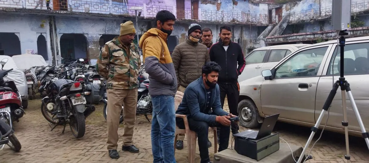 बरेली: रोड शो से पहले छतों से हटवाए ईंट व पत्थर