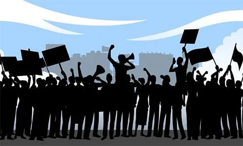 हल्द्वानी: किसानों ने किया आरएफसी कुमाऊं का घेराव