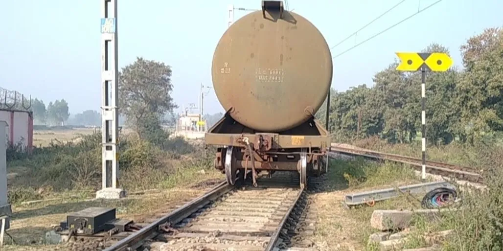 बरेली: आंवला डिपो में फिर डिरेल हुई तेल की रैक, जांच के निर्देश