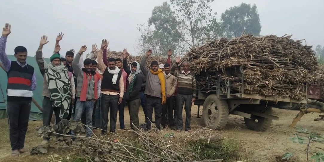 बरेली: समय से गन्ना तौल न होने पर किसानों ने किया प्रदर्शन