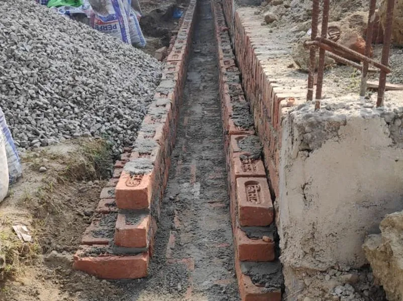 बरेली: पानी की निकासी नहीं होने से कॉलोनी के लोग परेशान