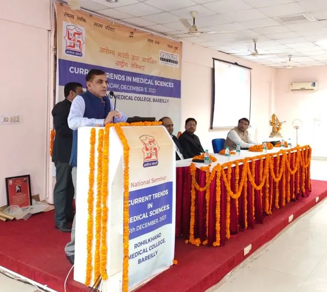 बरेली: स्वस्थ रहने के लिए योग को दिनचर्या में करें शामिल