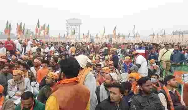 मुरादाबाद : भाजपाइयों को शाह के पहुंचने का इंतजार…देखिए रैली की तस्वीरें