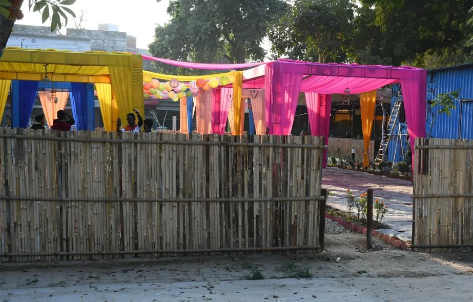 बरेली: सीआई पार्क के ठेकेदार ने नहीं बनाए हट तो नगर निगम उखाड़ देगा टेंट